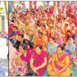 Left: Gurbax Kaur Sanghar, Leader of Istri Jagriti Manch, adressing the demonstration; Right: A view of peaceful demonstration