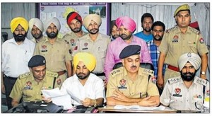 SSP Gurmit Singh Chauhan along with other officers addressing a press conference at Fatehgarh Shaib on September 16, 2013