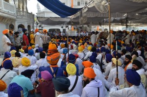 A view of gathering of Sikhs in the courtyard of Sri Akal Takhat Sahib (June 06, 2013)