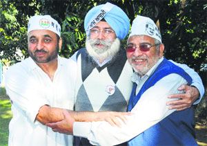 Bhagwant Mann (L), Harwinder Singh Phoolka (C) and Dr. Dharamvir Gandhi (R) [File Photo]