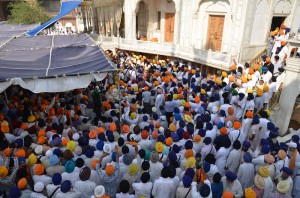Another view of gathering of Sikhs in the courtyard of Sri Akal Takhat Sahib (June 06, 2013)