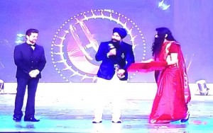 Kuljinder Sidhu receives award at PTC Film Awards