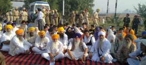Sikhs blocked railways traffic to protest against Sikh Genocide