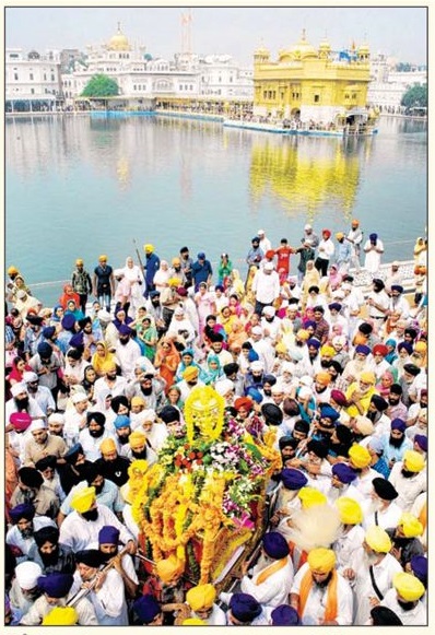 A view of Nagar Kirtan on the occasion of Gurpurb of Guru Ramdas Ji (October 08, 2013)