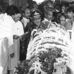 Amitabh Bachchan, along with Rajiv Gandhi can be seen next to dead body of Indira Gandhi