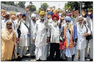 Sikh Jatha leave for Pakistan (08 June 2014)