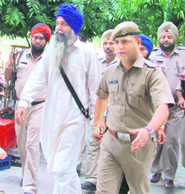 File Photo: Bhai Daljeet Singh being carried by SHO Sadar Ludhiana to the court complex.